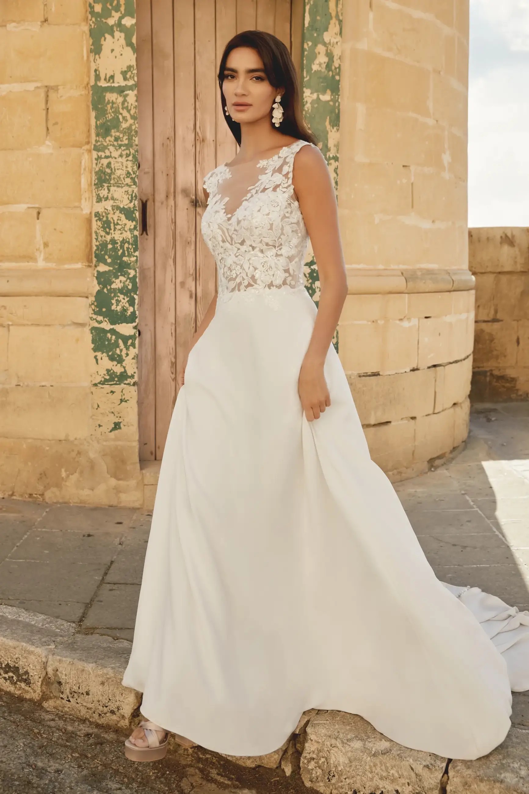 How to Choose the Right Finishing Touches for Your Bridal Style Image